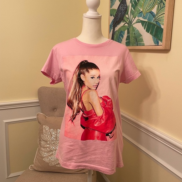 Ariana Grande junior tee DWT RARE - Picture 2 of 4